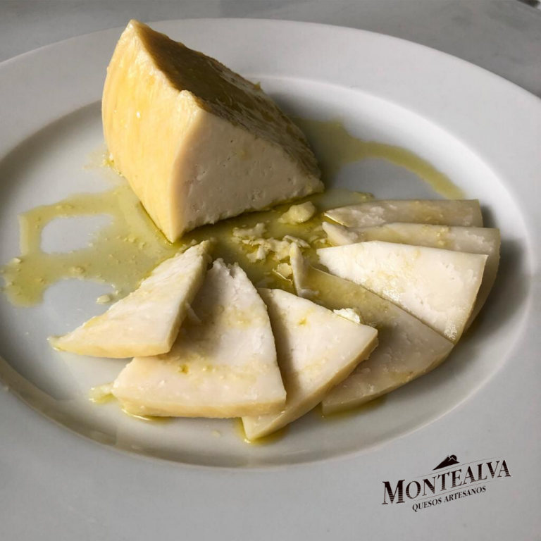 Queso de cabra payoya curado en aceite Queso de cabra payoya curado en aceite